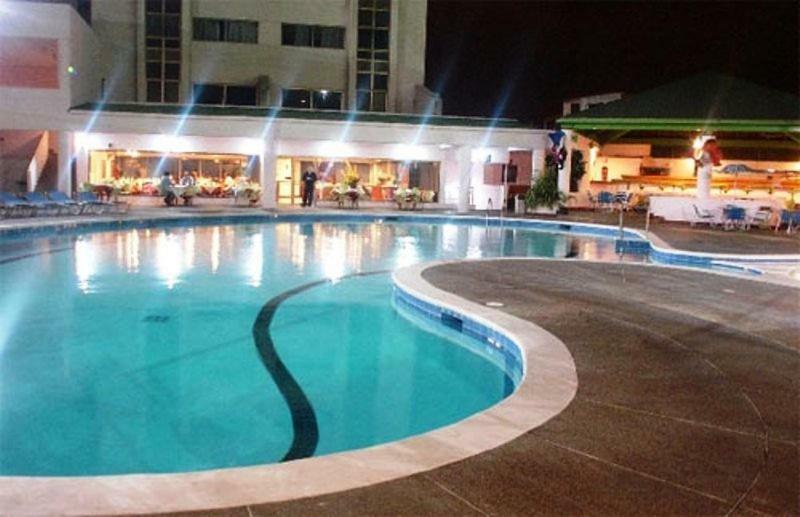 Hotel Cristina Suites Puerto La Cruz Exteriör bild