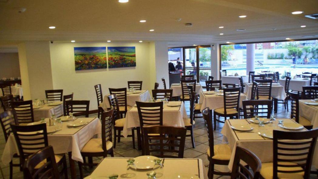 Hotel Cristina Suites Puerto La Cruz Exteriör bild