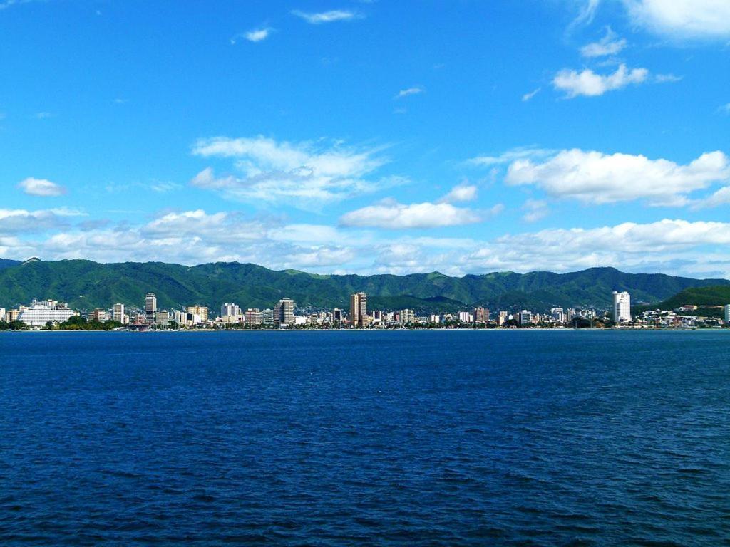 Hotel Cristina Suites Puerto La Cruz Exteriör bild
