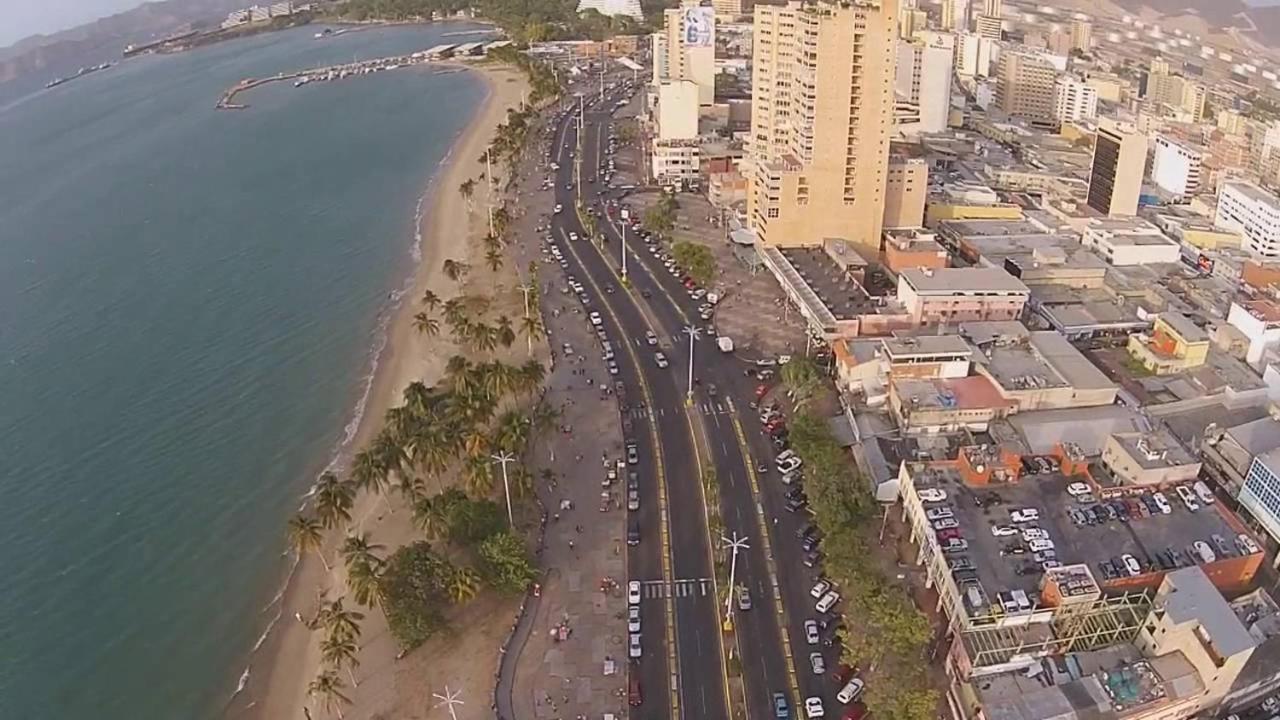 Hotel Cristina Suites Puerto La Cruz Exteriör bild